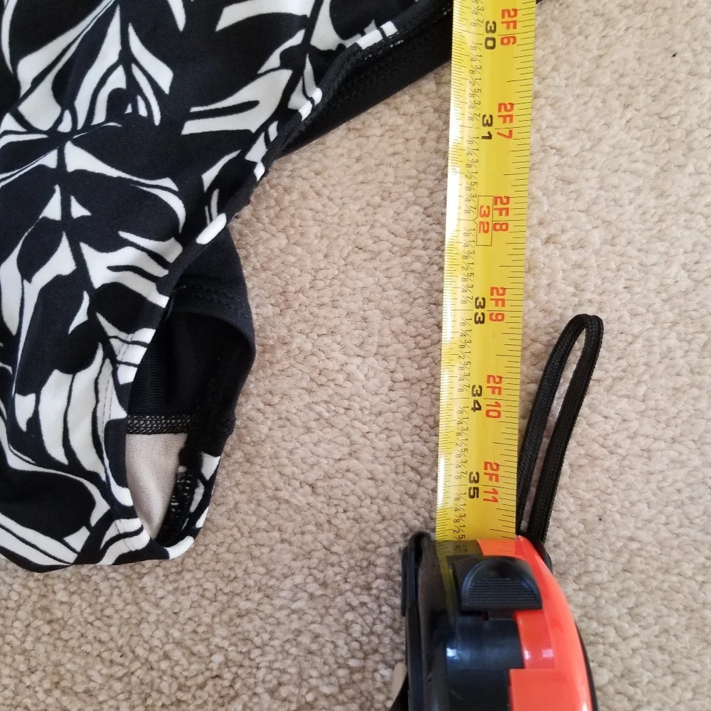NWT Juno Active Black And White One Piece Leaf Print Swimsuit Size 6XL (38/40)